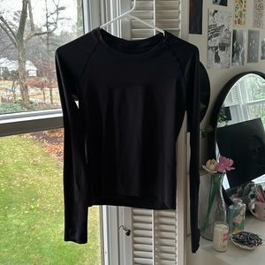 black lululemon top size 2